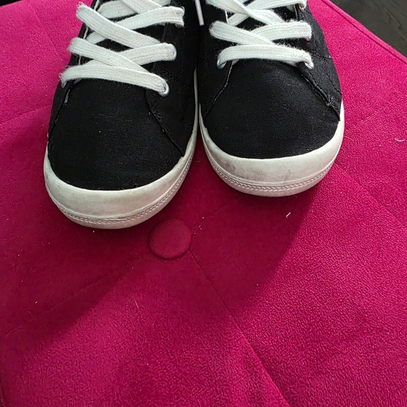 Torrid Riley Ruched Sneakers 7.5WW - Picture 6 of 7